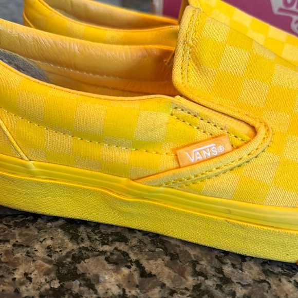 Vans unisex canvas classic Vibrant Yellow Slip-Ons sneakers EUC M7.5 W9 - Picture 2 of 16